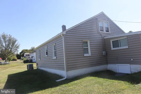 $1,600 | 52 North Main Street, Smithsburg, MD 21783