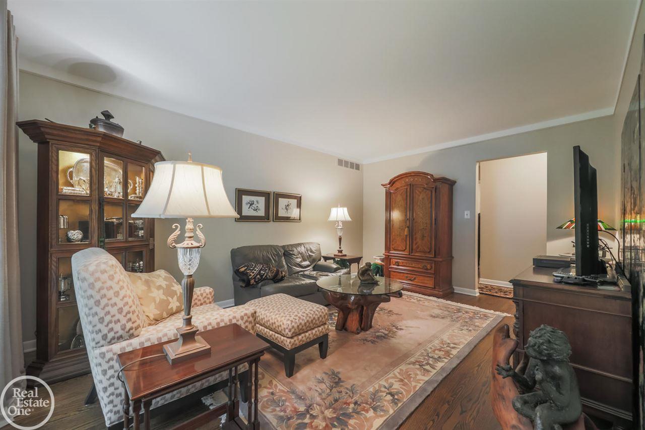 5517 Commerce Road West Bloomfield, MI 48324 - Photo 14 of 33