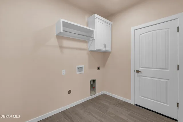 a view of utility room