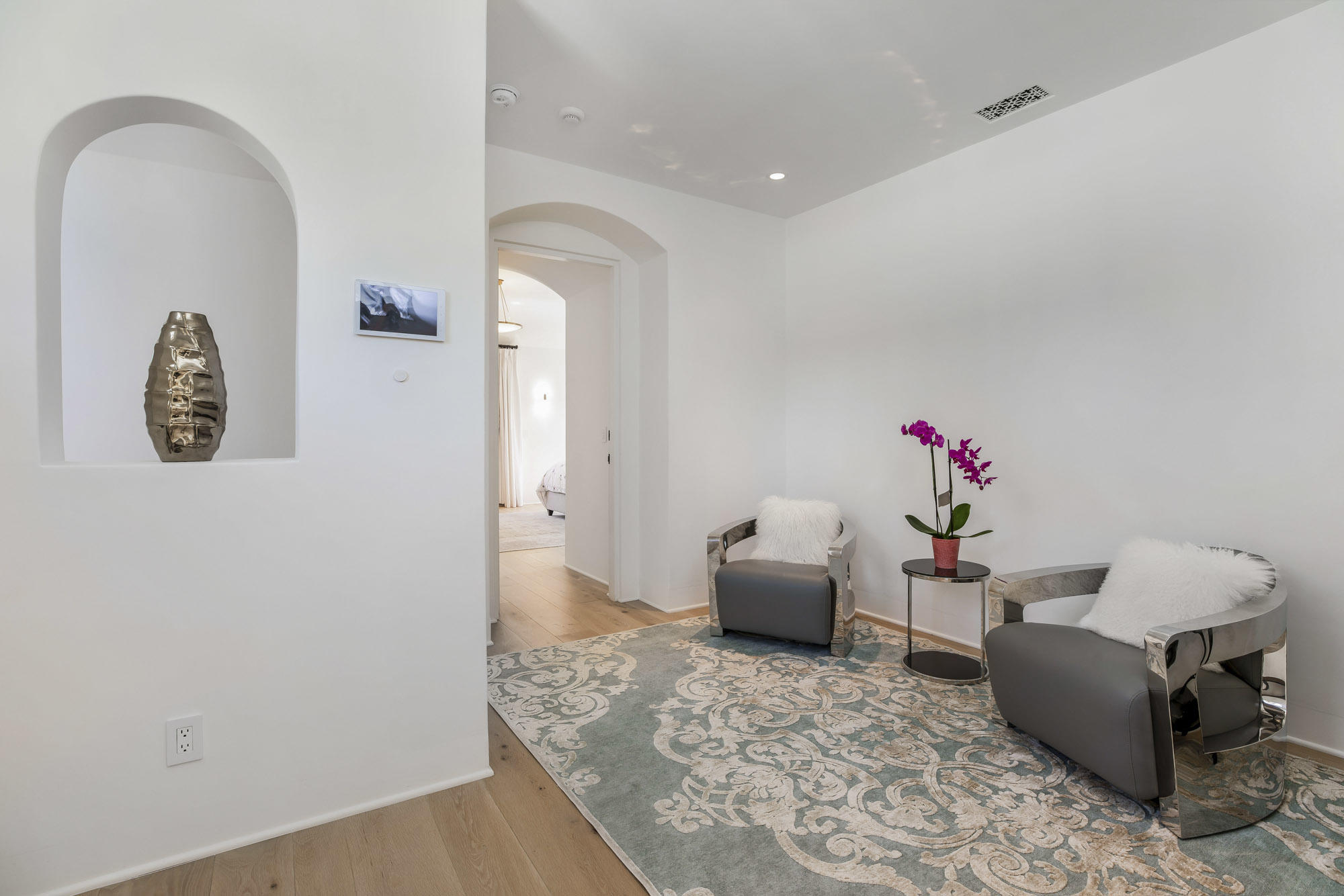 1084 Golf Road Montecito, CA 93108 - Photo 22 of 47 a living room with furniture