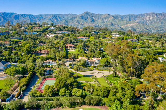 a view of a bunch of trees and houses