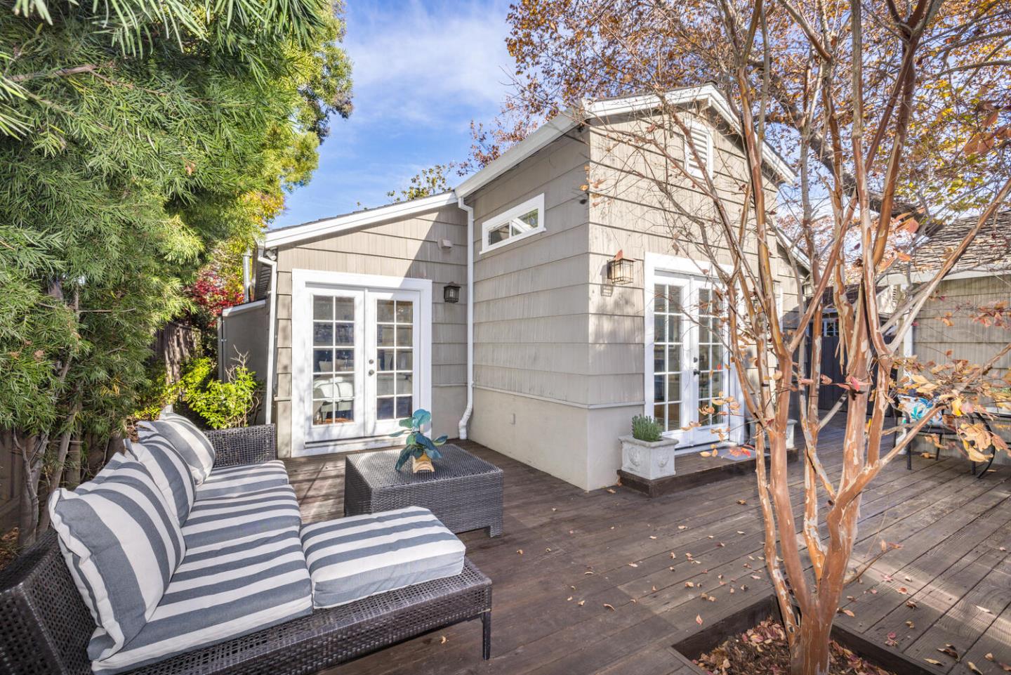 182 Rutherford Avenue Redwood City, CA 94061 - Photo 26 of 34 a view of a bench in the backyard