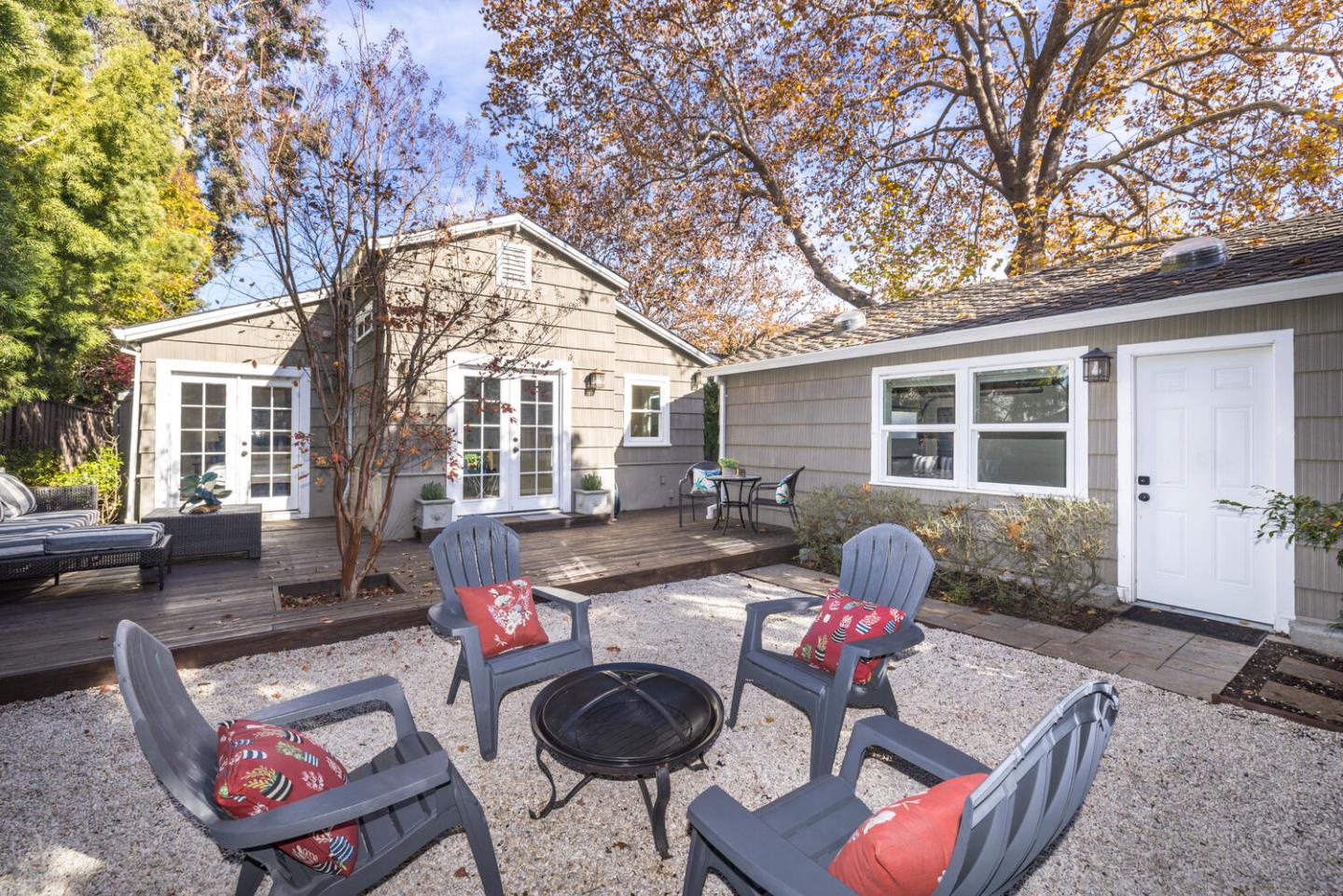 182 Rutherford Avenue Redwood City, CA 94061 - Photo 30 of 34 a backyard of a house with seating space