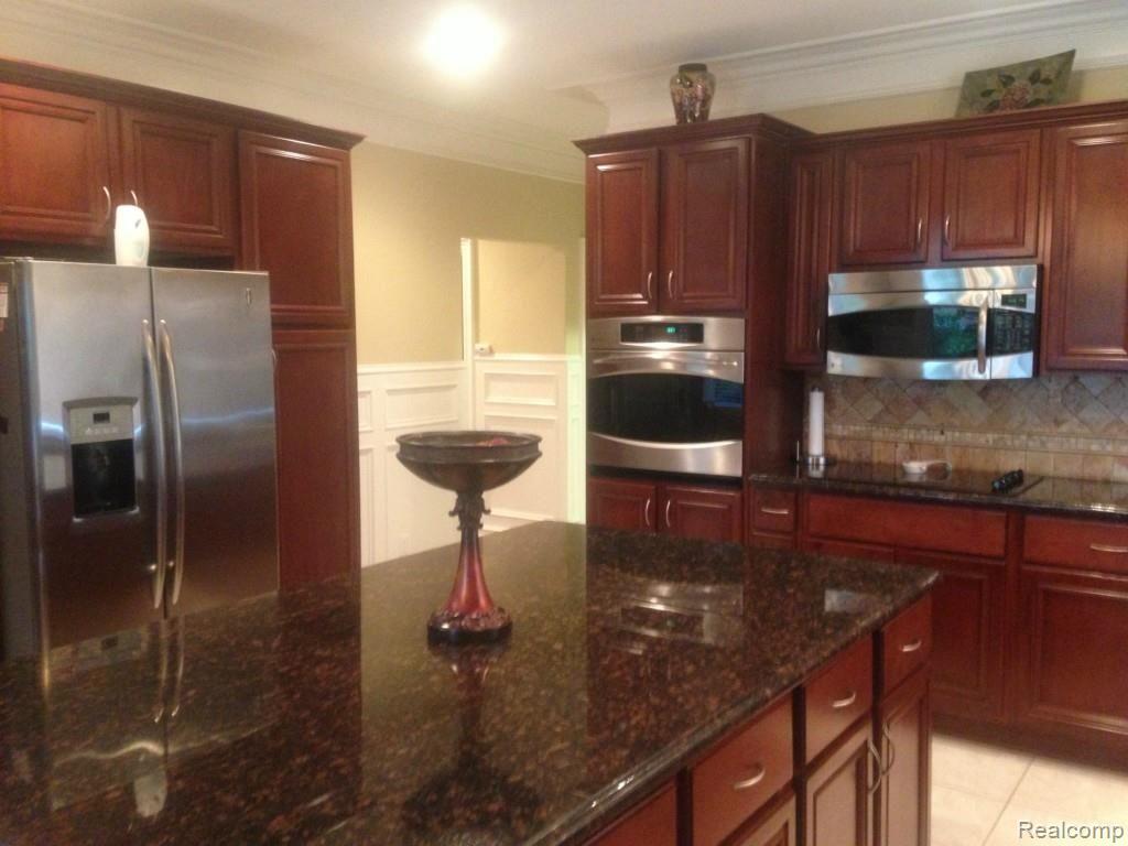 347 Mystic Valley Rochester Hills, MI 48307 - Photo 5 of 31