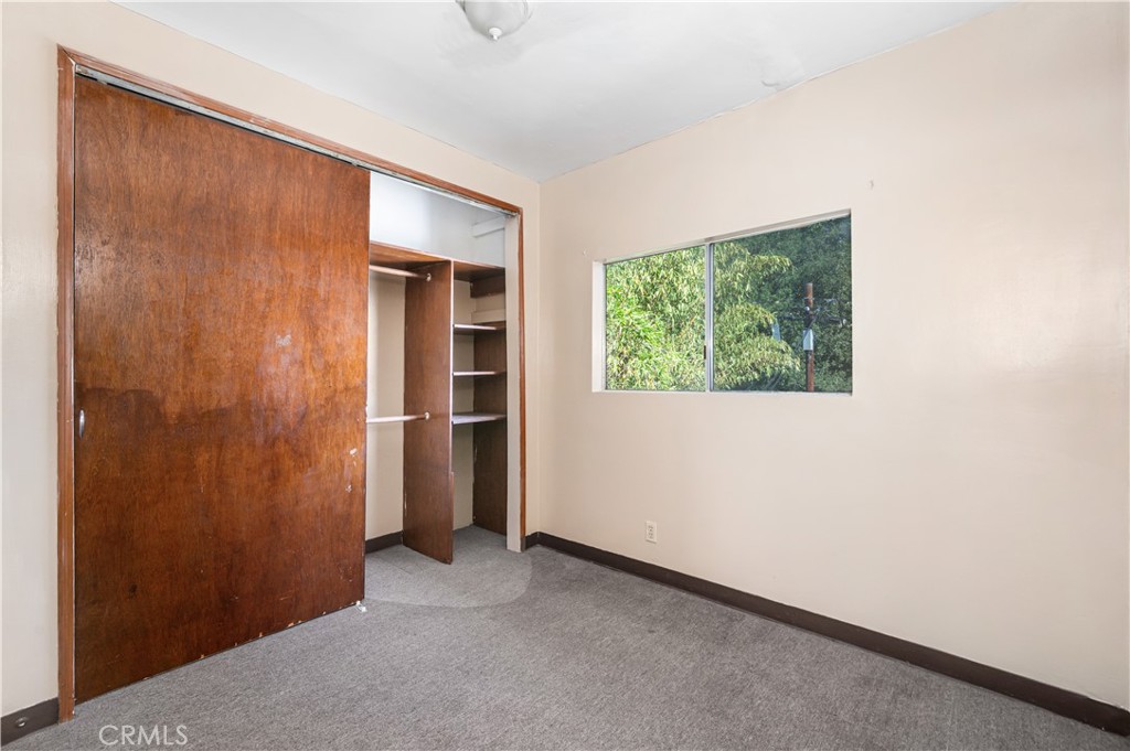 1727 Bellevue Avenue Los Angeles, CA 90026 - Photo 19 of 40 a view of an empty room with a window