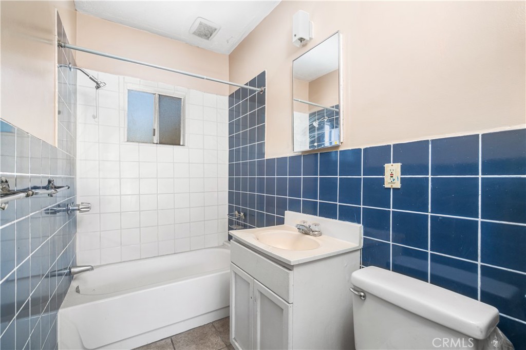 1727 Bellevue Avenue Los Angeles, CA 90026 - Photo 20 of 40 a bathroom with a sink a toilet and shower