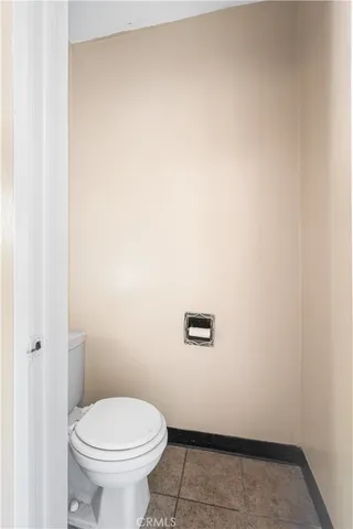 an empty room with a empty space and window