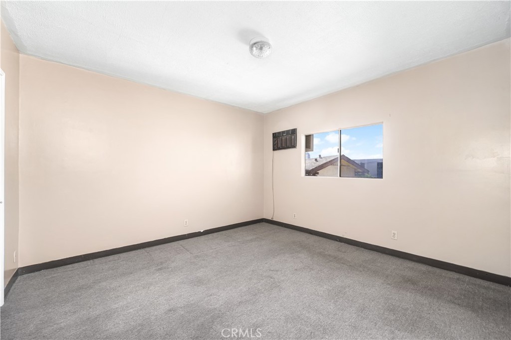 1727 Bellevue Avenue Los Angeles, CA 90026 - Photo 23 of 40 an empty room with a empty space and window