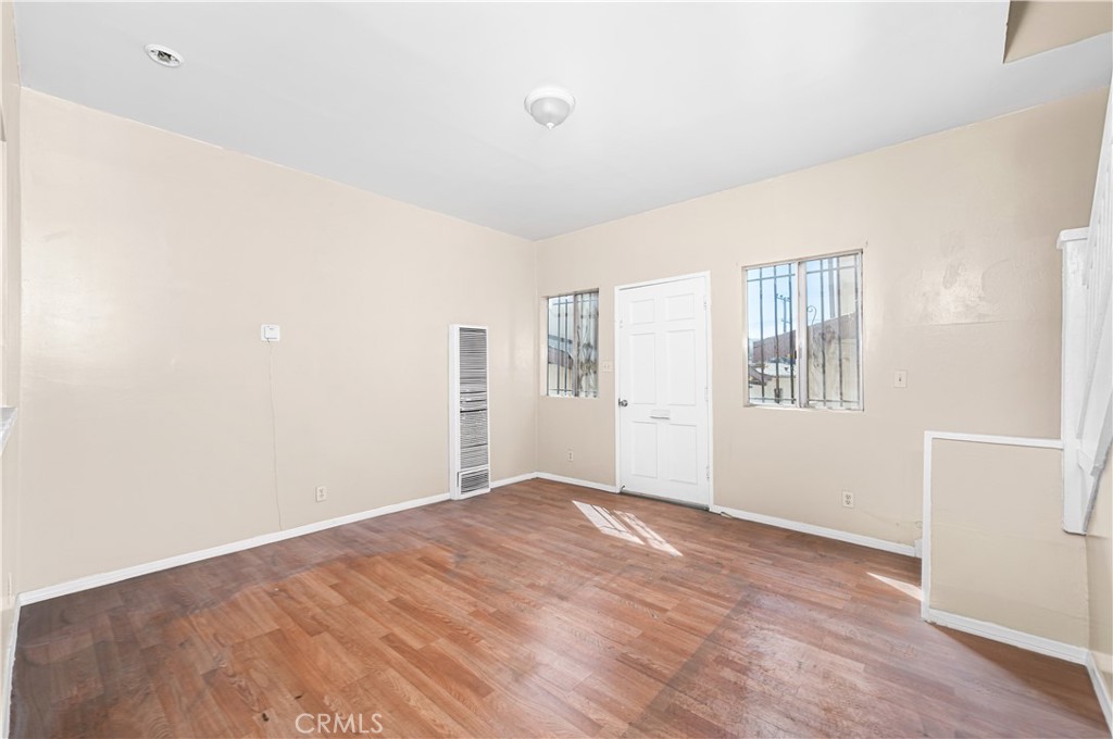 1727 Bellevue Avenue Los Angeles, CA 90026 - Photo 27 of 40 a view of an empty room with closet and windows