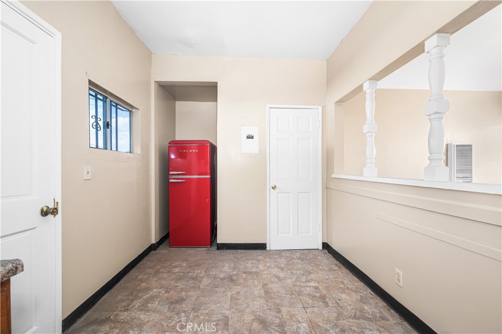 1727 Bellevue Avenue Los Angeles, CA 90026 - Photo 28 of 40 a view of entryway with window