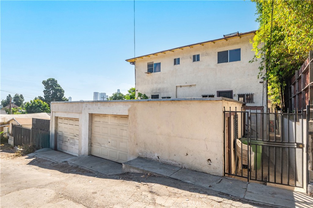 1727 Bellevue Avenue Los Angeles, CA 90026 - Photo 30 of 40 a view of a house with backyard