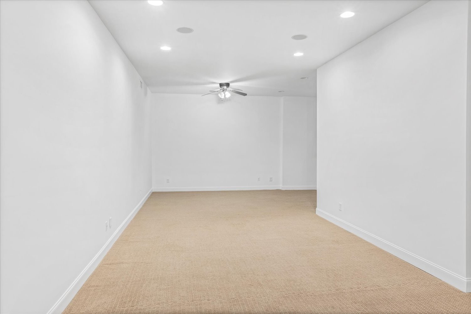 1400 Franklin Road Brentwood, TN 37027 - Photo 48 of 67 an empty room with a ceiling fan and a window