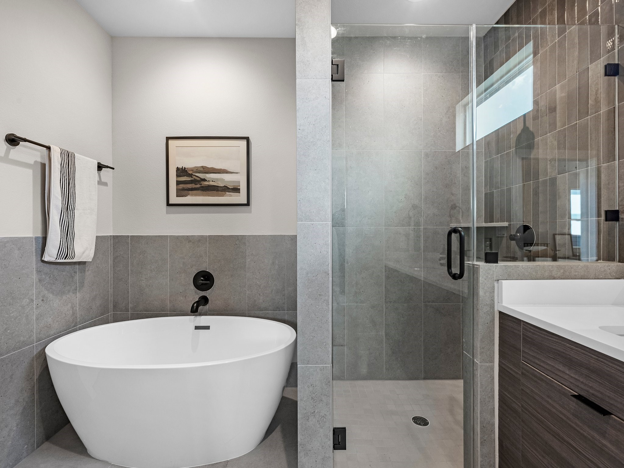 307 Charlock Street Houston, TX 77022 - Photo 15 of 18 a bathroom with a tub and shower