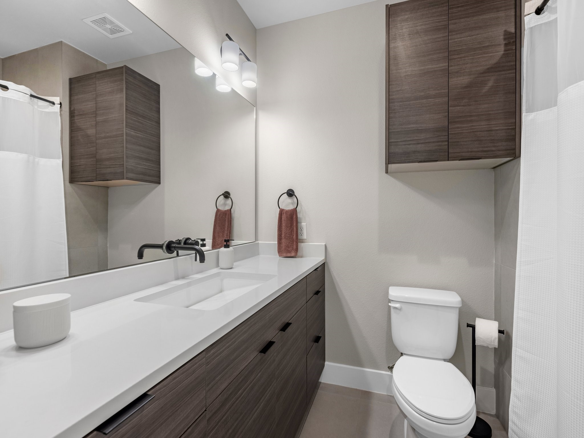 307 Charlock Street Houston, TX 77022 - Photo 10 of 18 a bathroom with a sink a toilet and mirror
