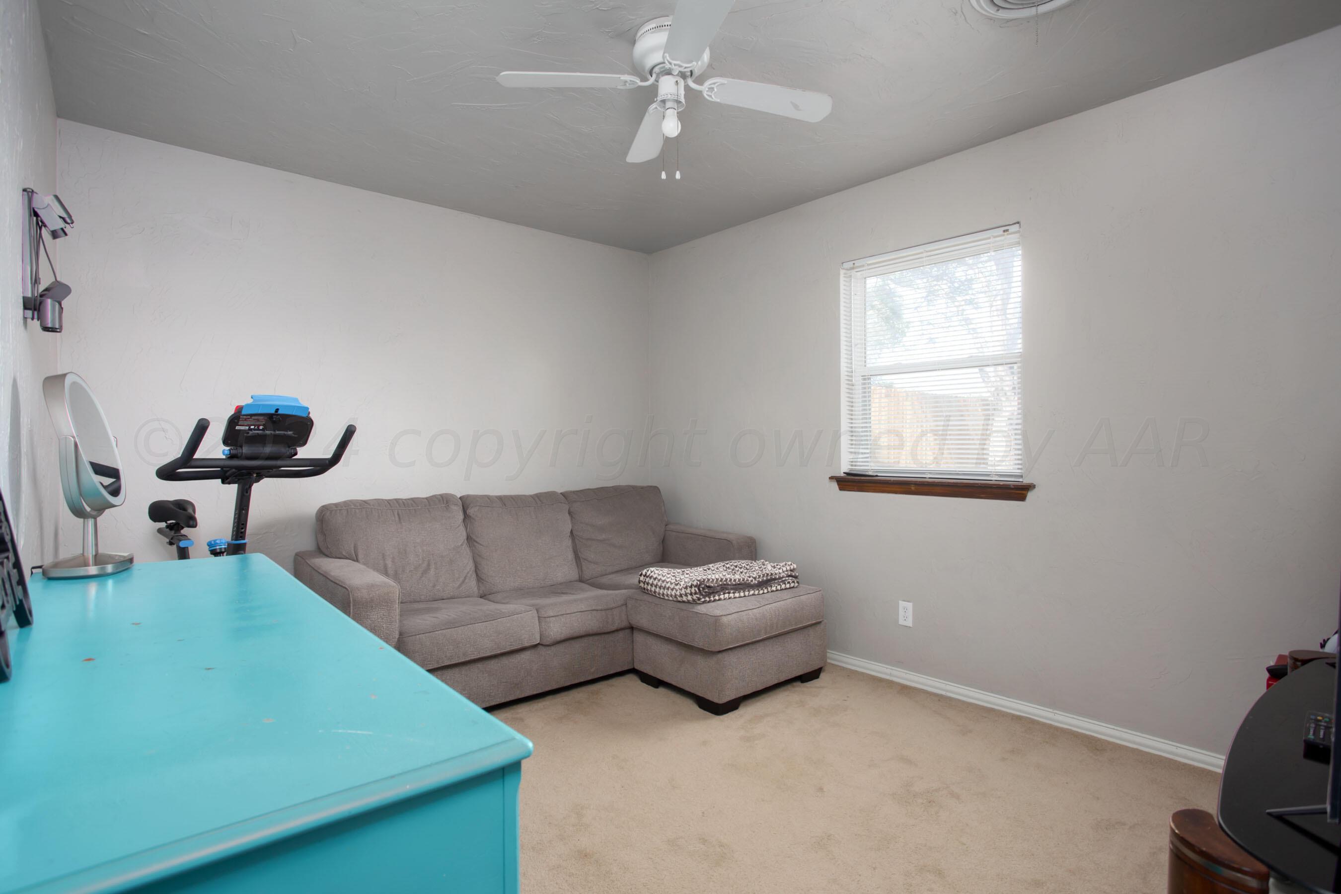 8122 Santa Fe Trail Amarillo, TX 79110 - Photo 14 of 23 a living room with furniture and a window