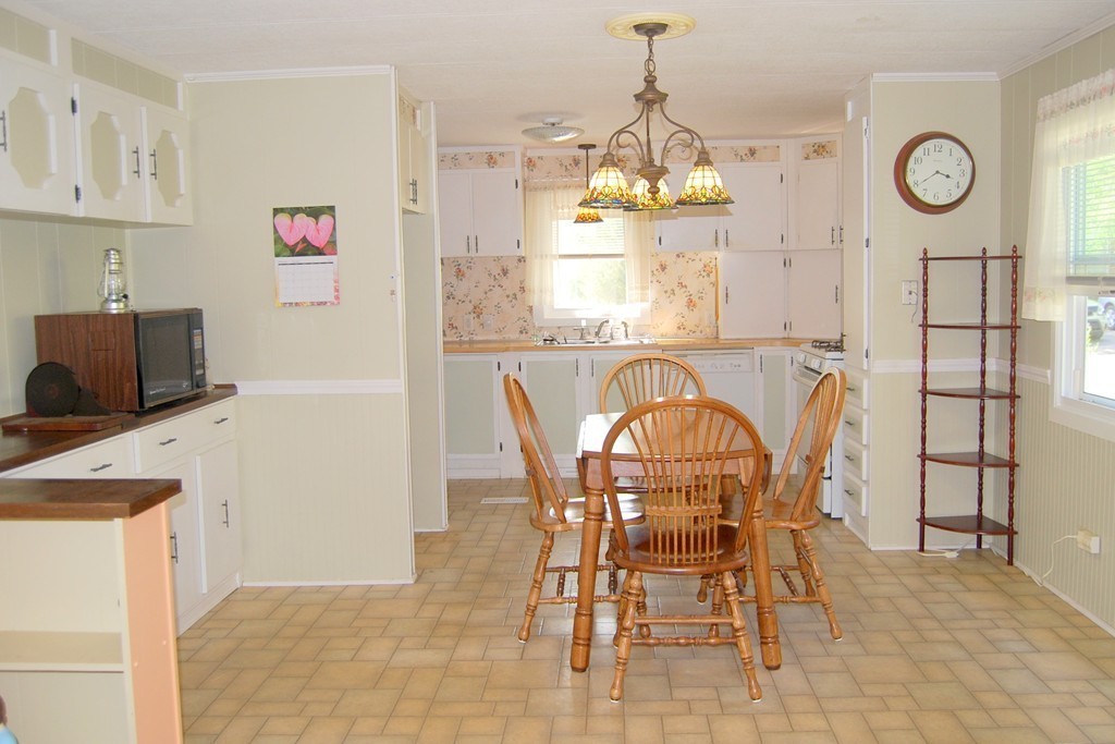 26 Alexander Street Wareham, MA 02576 - Photo 3 of 8 Gallery Image 3