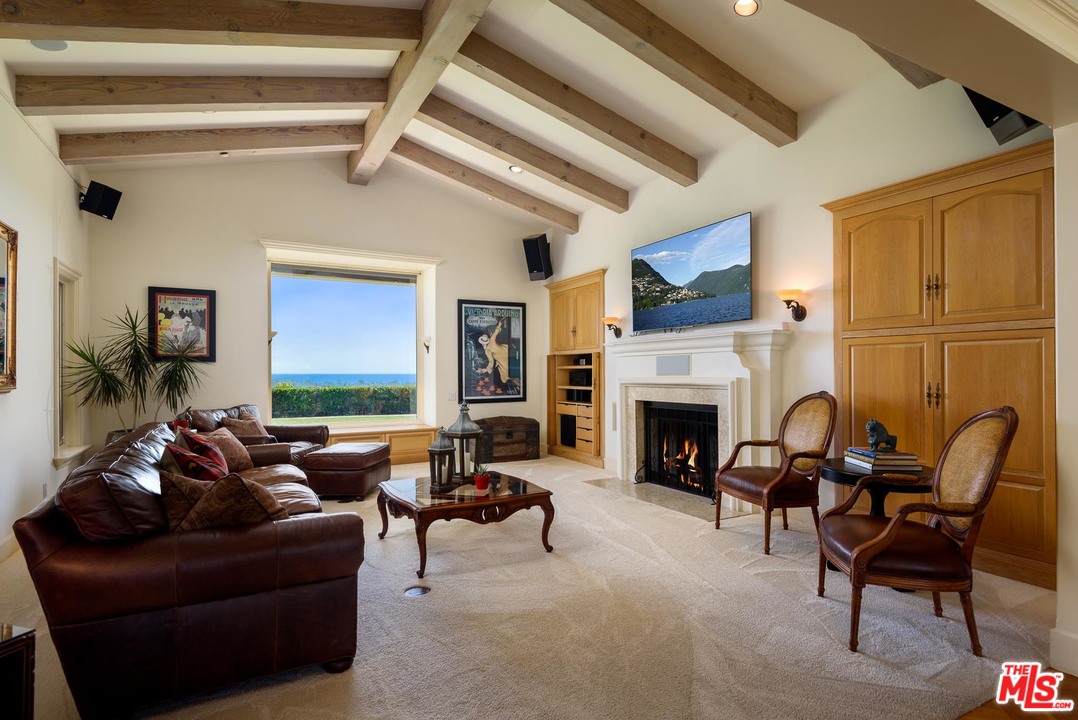 4468 Foothill Road Carpinteria, CA 93013 - Photo 4 of 18 Gallery Image 4