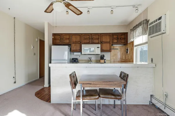 $2,100 | 10 Leanore Drive, Farmingdale, NY 11735