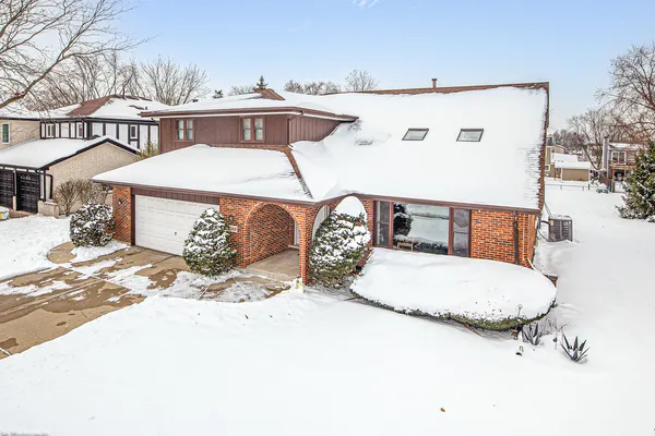 $410,000 | 20618 South Green Meadow Lane, Frankfort, IL 60423