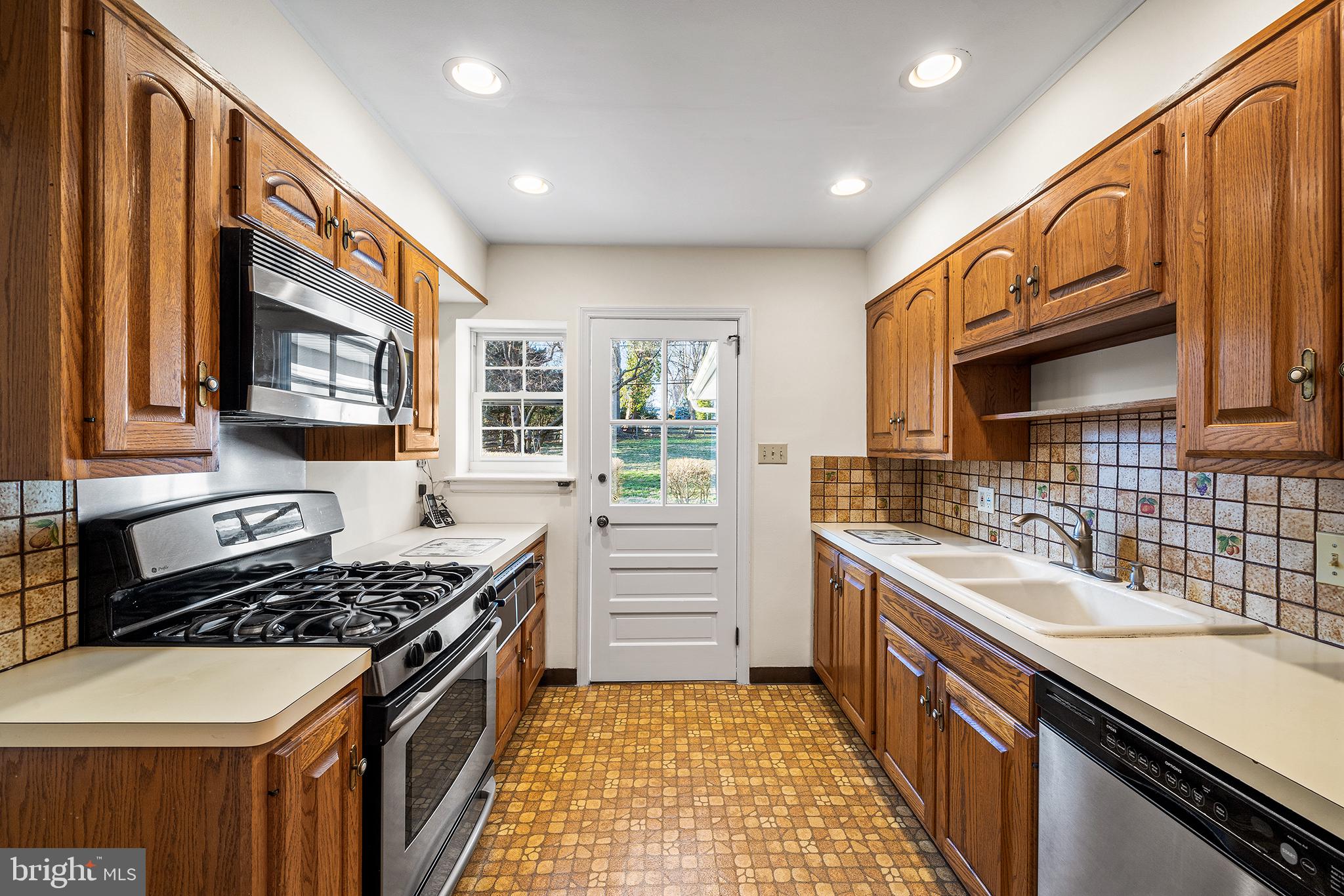 57 Crestline Road Wayne, PA 19087 - Photo 12 of 49