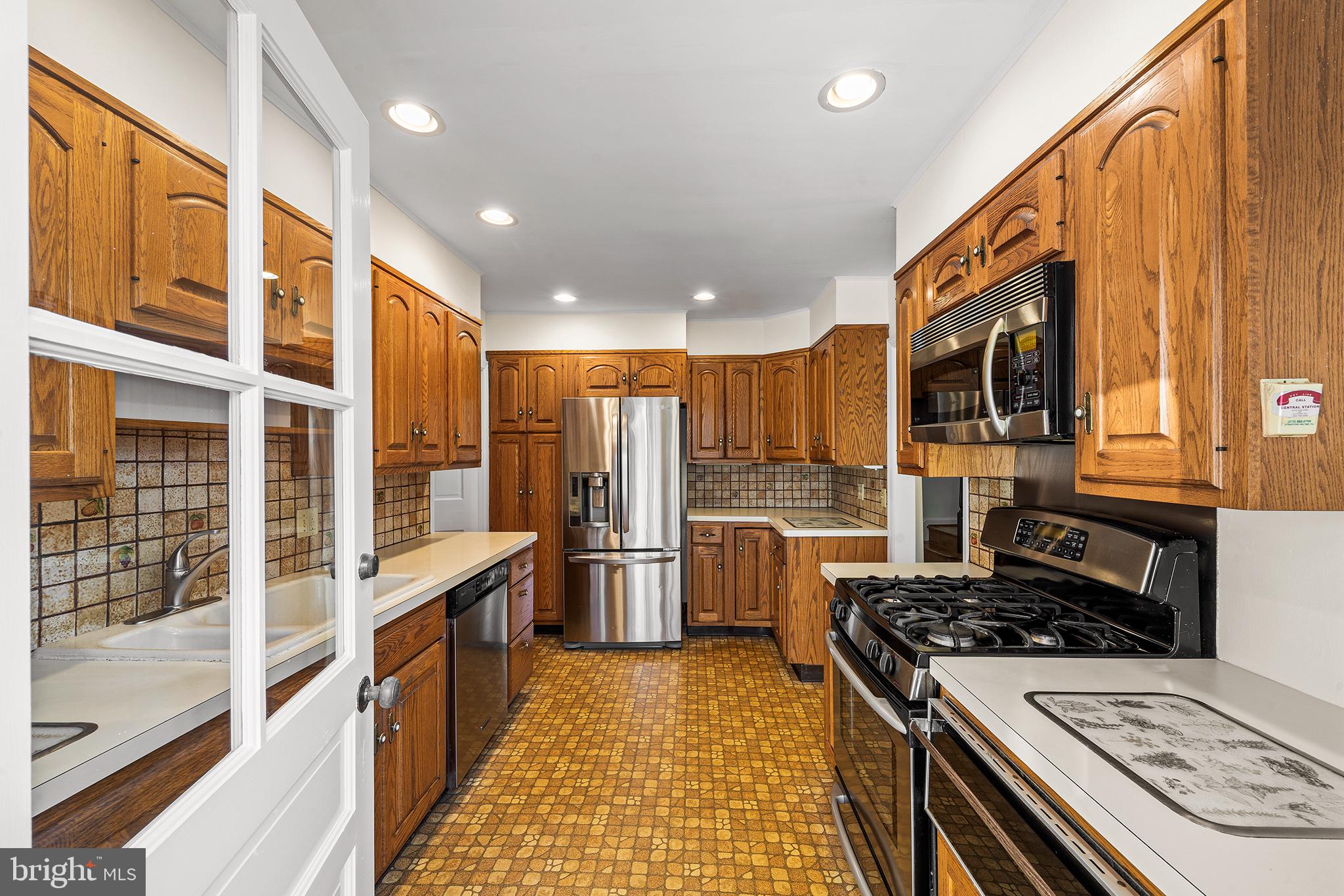 57 Crestline Road Wayne, PA 19087 - Photo 13 of 49