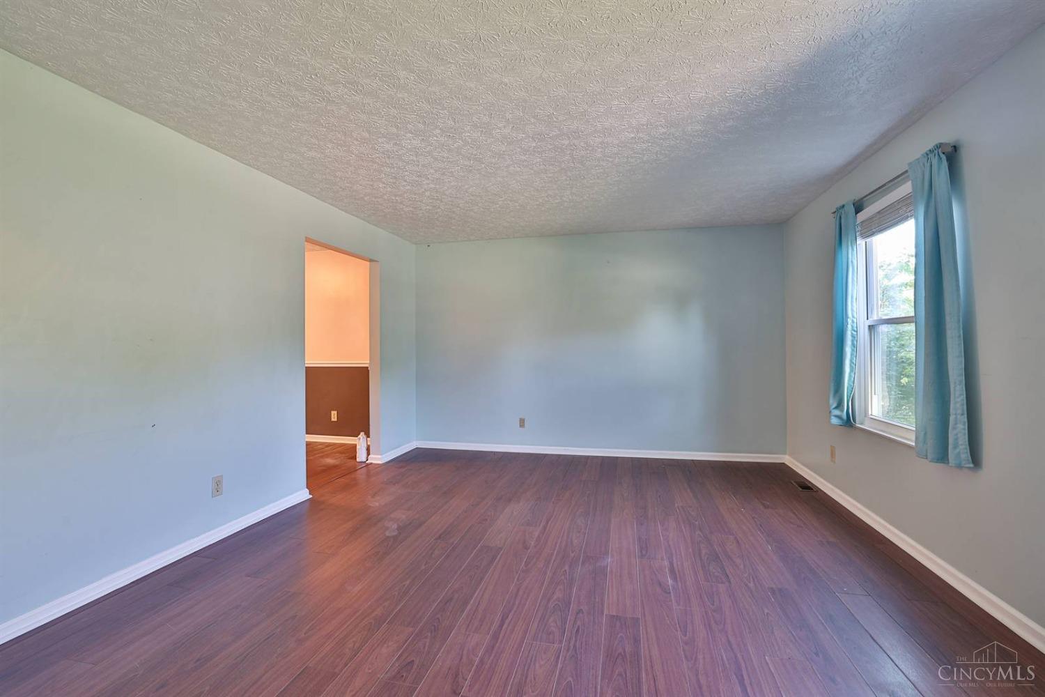 5449 Leumas Road Cincinnati, OH 45239 - Photo 4 of 33 Gallery Image 4