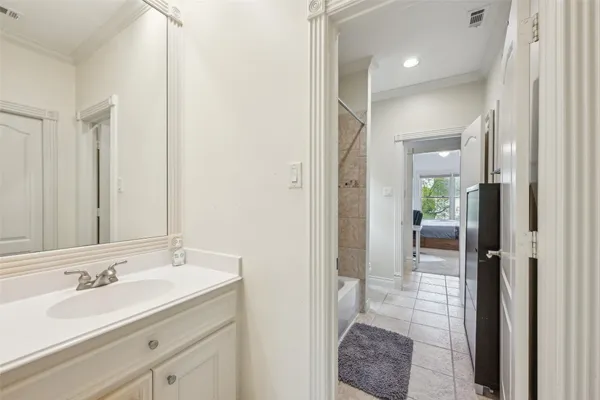 $4,950 | 4026 Villanova Street, Houston, TX 77005
