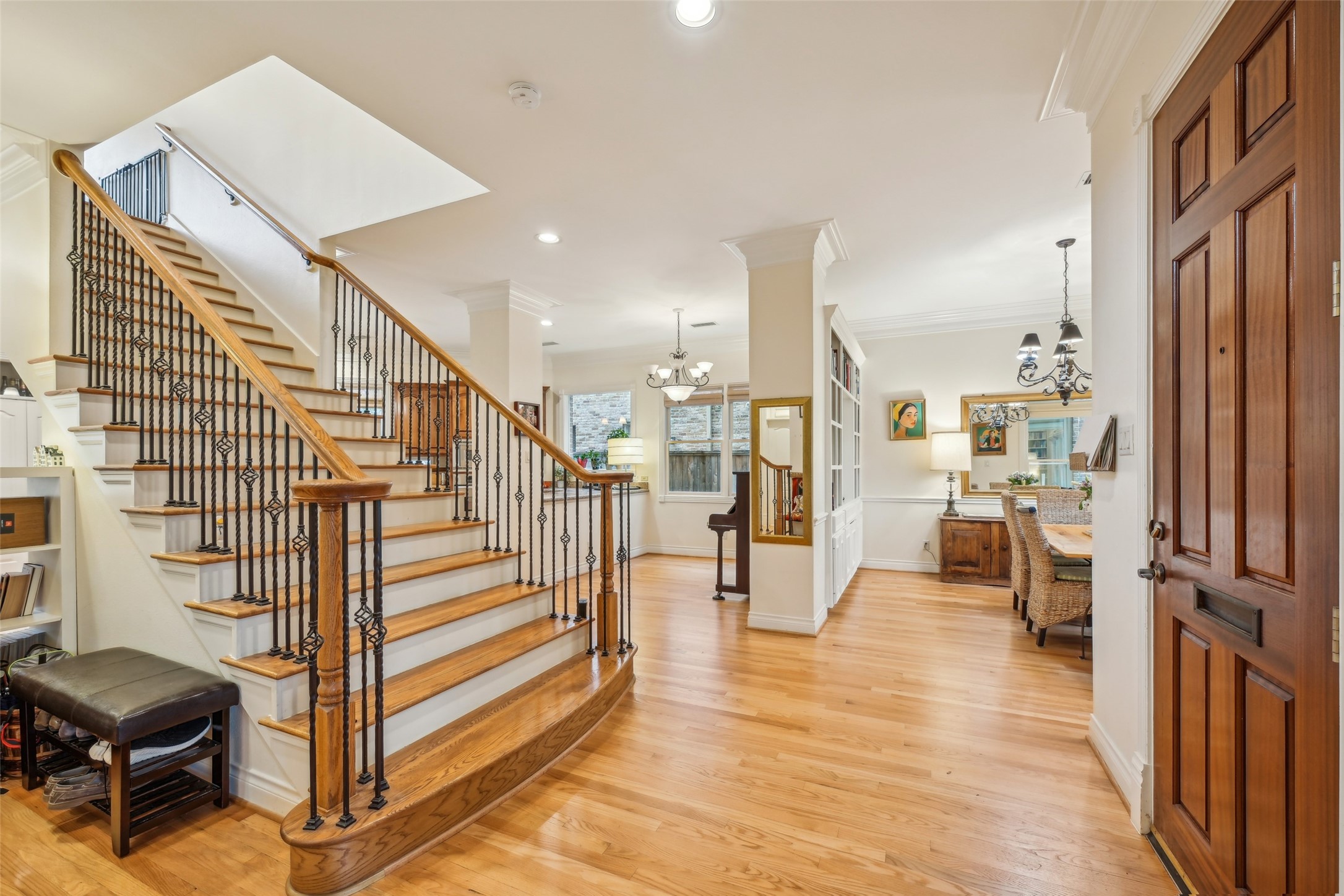 4026 Villanova Street Houston, TX 77005 - Photo 3 of 48 a view of a living room and entry way