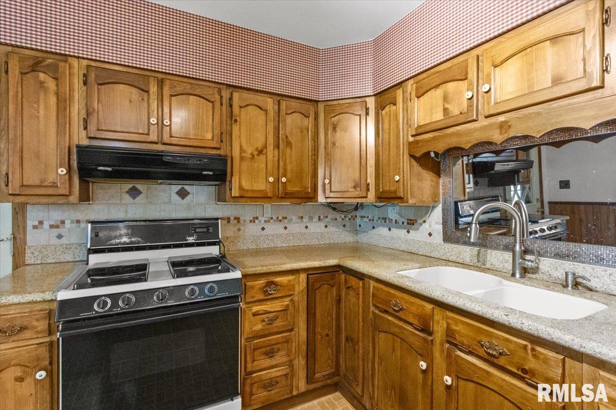 105 Beloit Road Marquette Heights, IL 61554 - Photo 15 of 32 Gallery Image 15