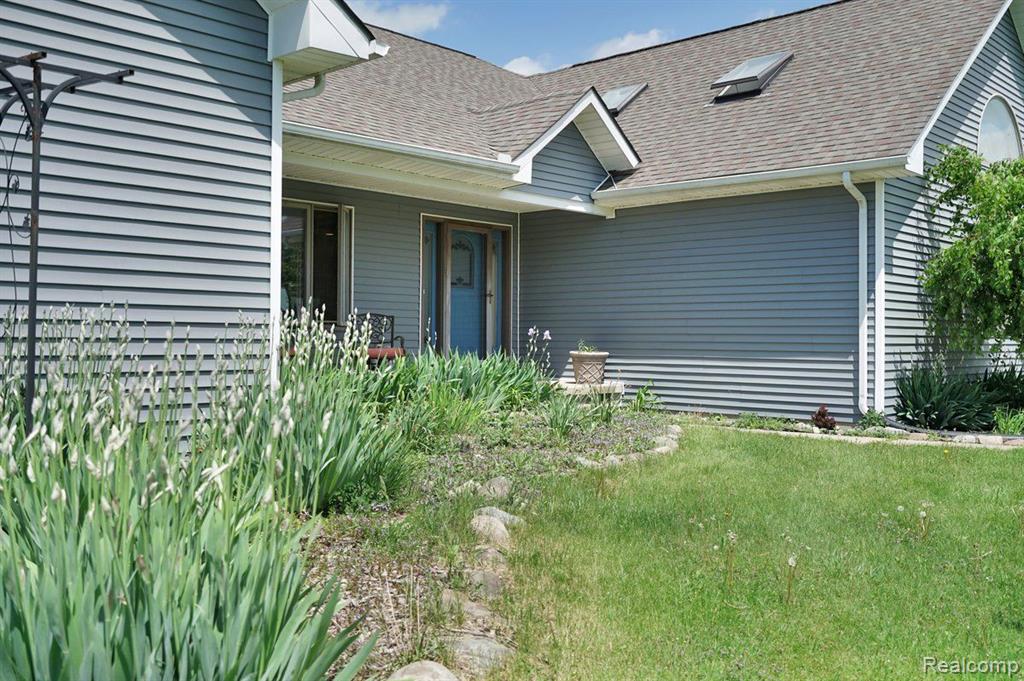 8322 Short Road Columbus, MI 48063 - Photo 5 of 41