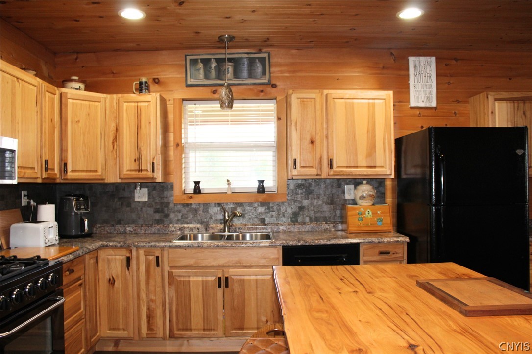 4571 Yorkland Road Annsville, NY 13471 - Photo 4 of 49 Stainless Steel Double Sink, Hickory Cabinets