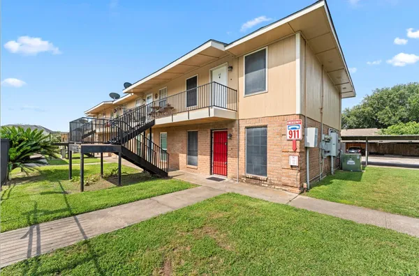 $65,000 | 3316 Burke Road, Unit 43, Pasadena, TX 77504