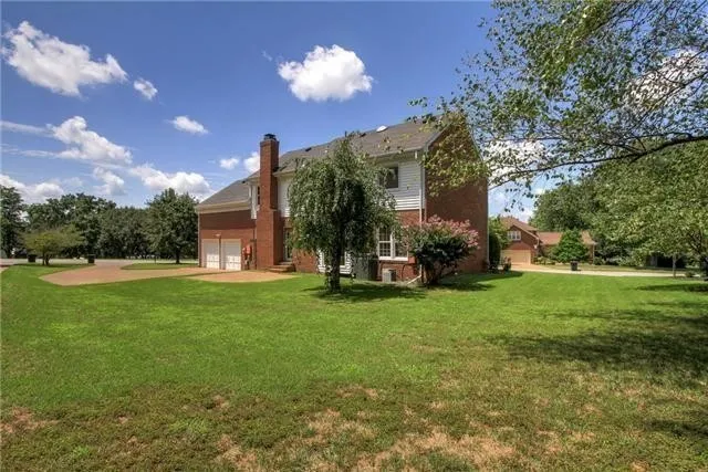 a view of a house with a backyard