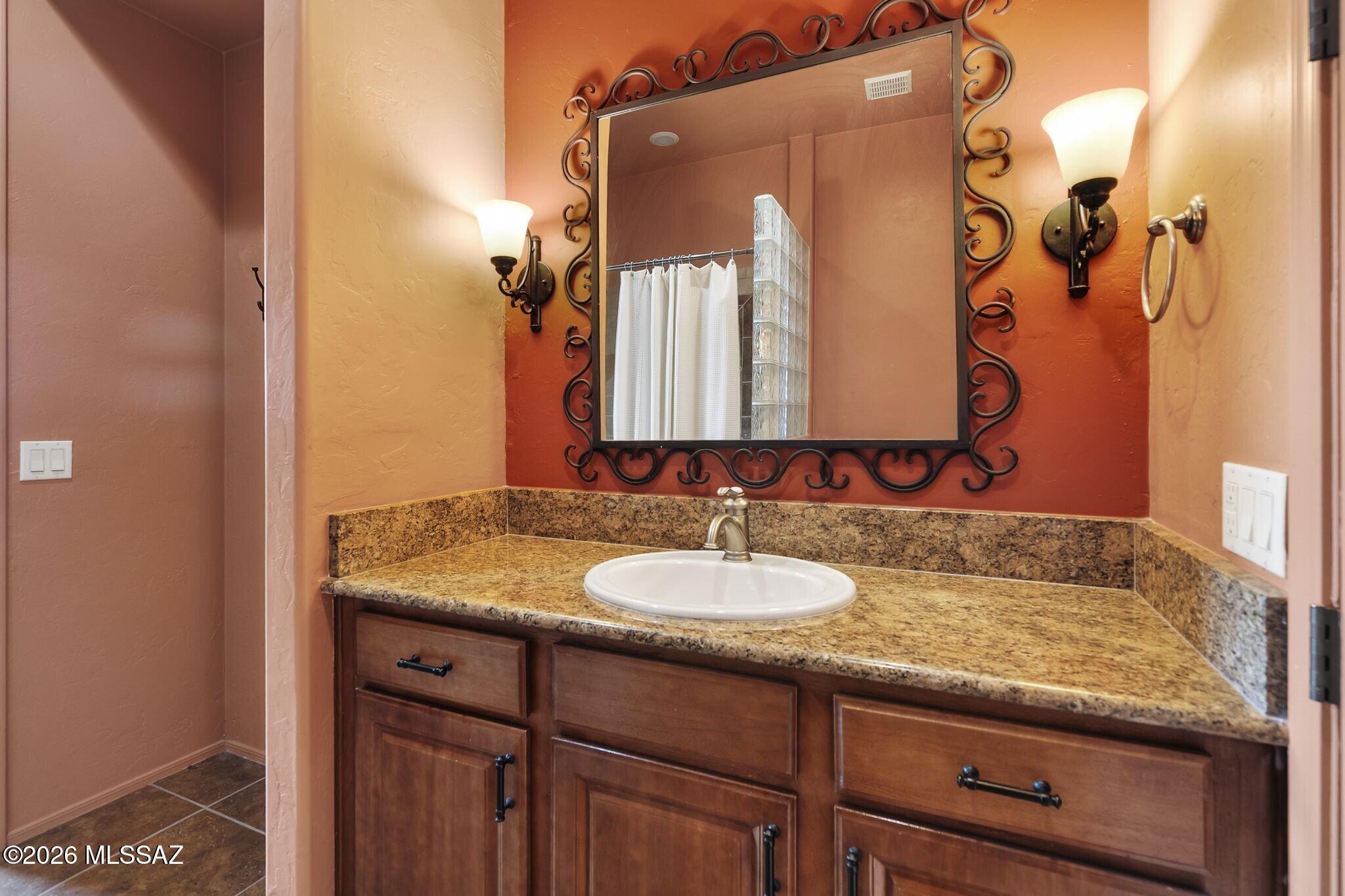 112 Post Way Tubac, AZ 85646 - Photo 25 of 45 Primary Bathroom