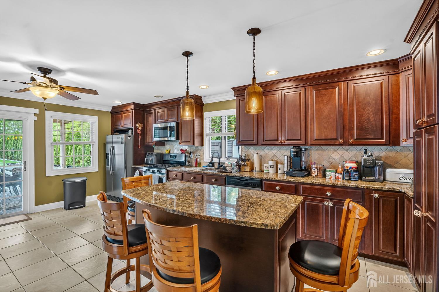 695 Spruce Road North Brunswick, NJ 08902 - Photo 5 of 63