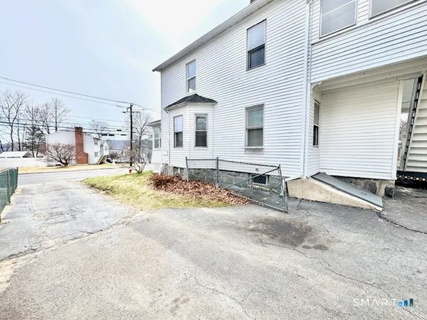 $2,600 | 303 Millville Avenue, Naugatuck, CT 06770