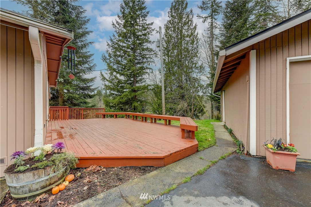 3327 Walsh Road Snohomish, WA 98290 - Photo 23 of 37 a view of a backyard with potted plants