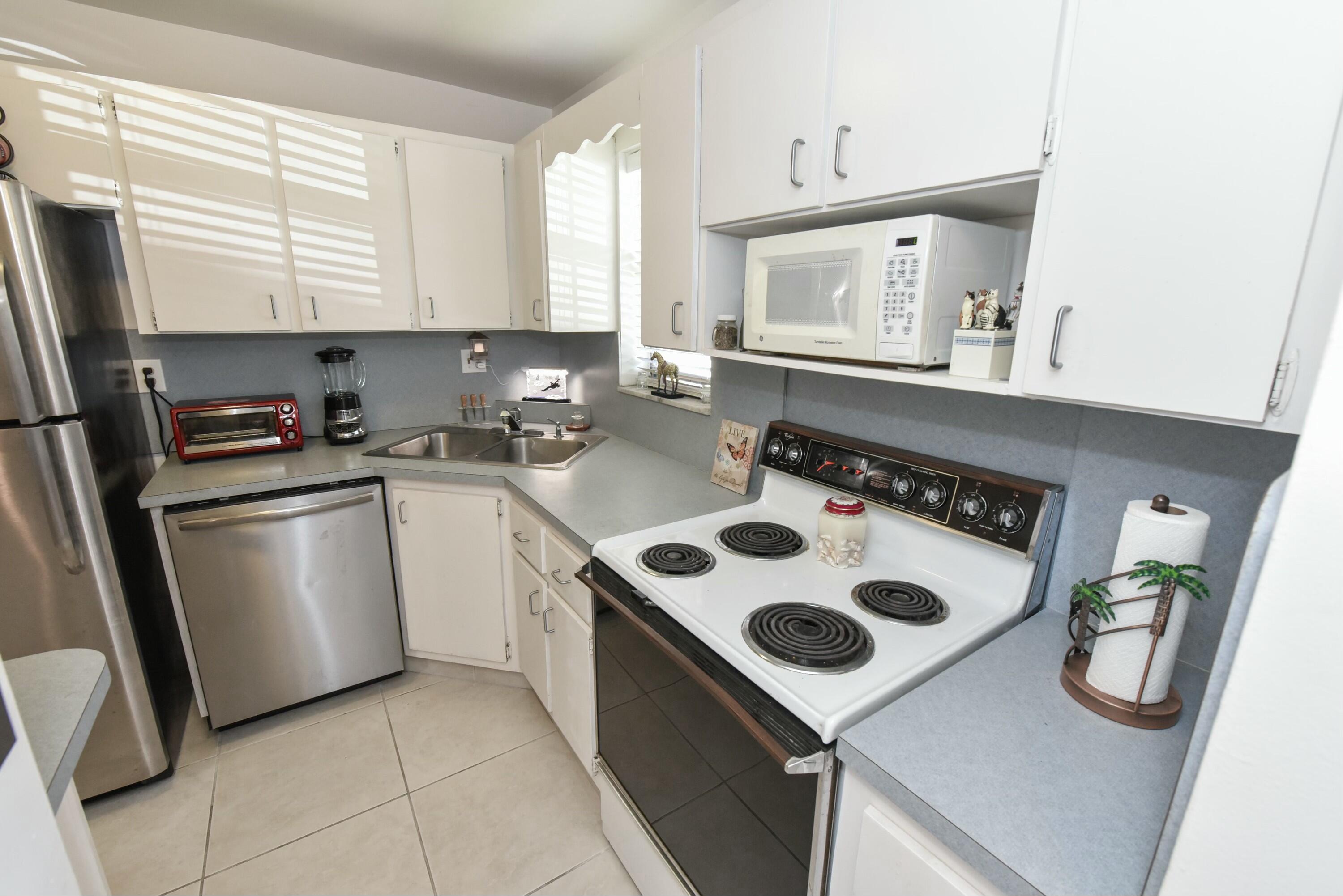 1999 Southwest Palm City Road, Unit B Stuart, FL 34994 - Photo 13 of 53 tempImageV8Fz6G