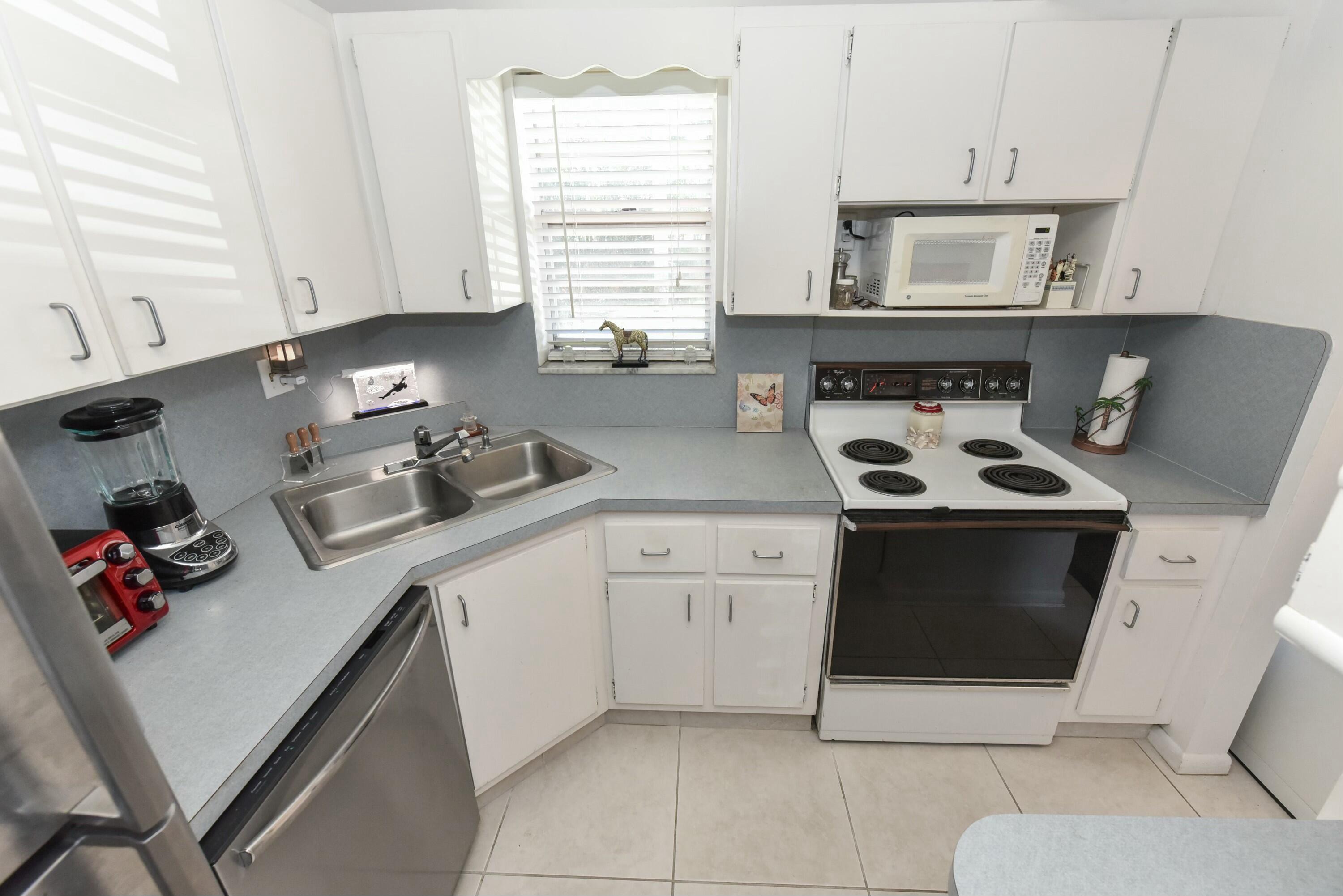 1999 Southwest Palm City Road, Unit B Stuart, FL 34994 - Photo 15 of 53 tempImageospJRp
