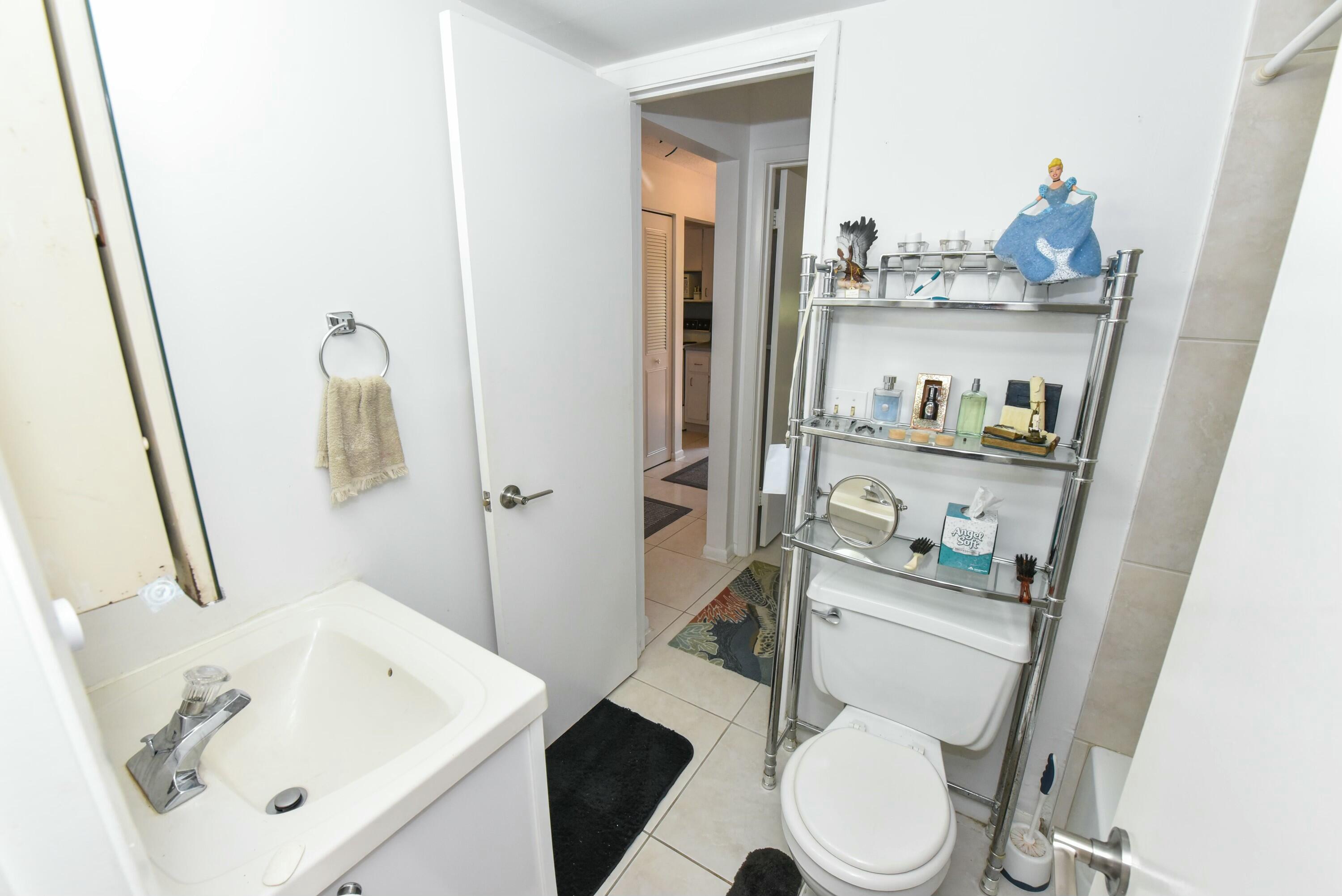 1999 Southwest Palm City Road, Unit B Stuart, FL 34994 - Photo 23 of 53 tempImageiMFQpN