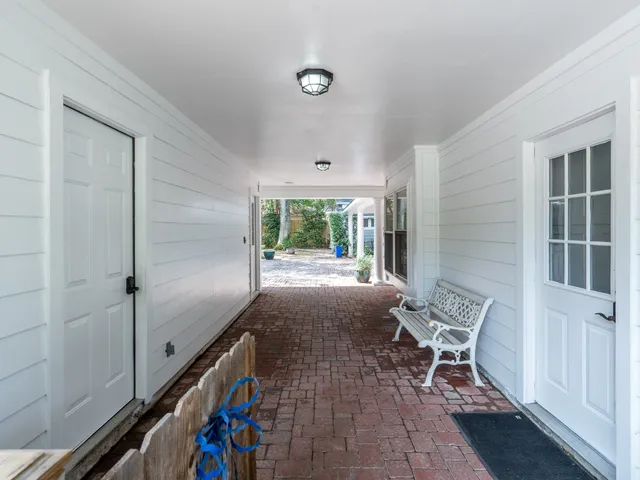 a view of an entryway with a livingroom