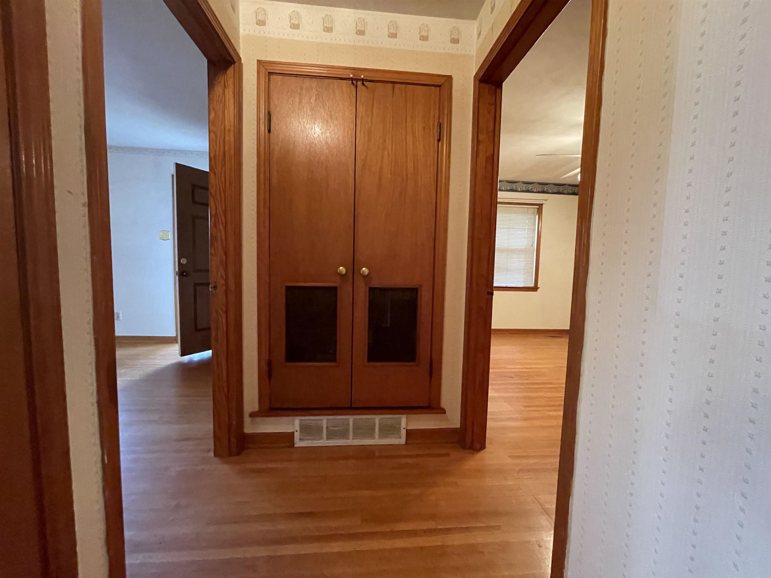 4857 Millbranch Road Memphis, TN 38116 - Photo 19 of 31 Hall featuring hardwood / wood-style floors