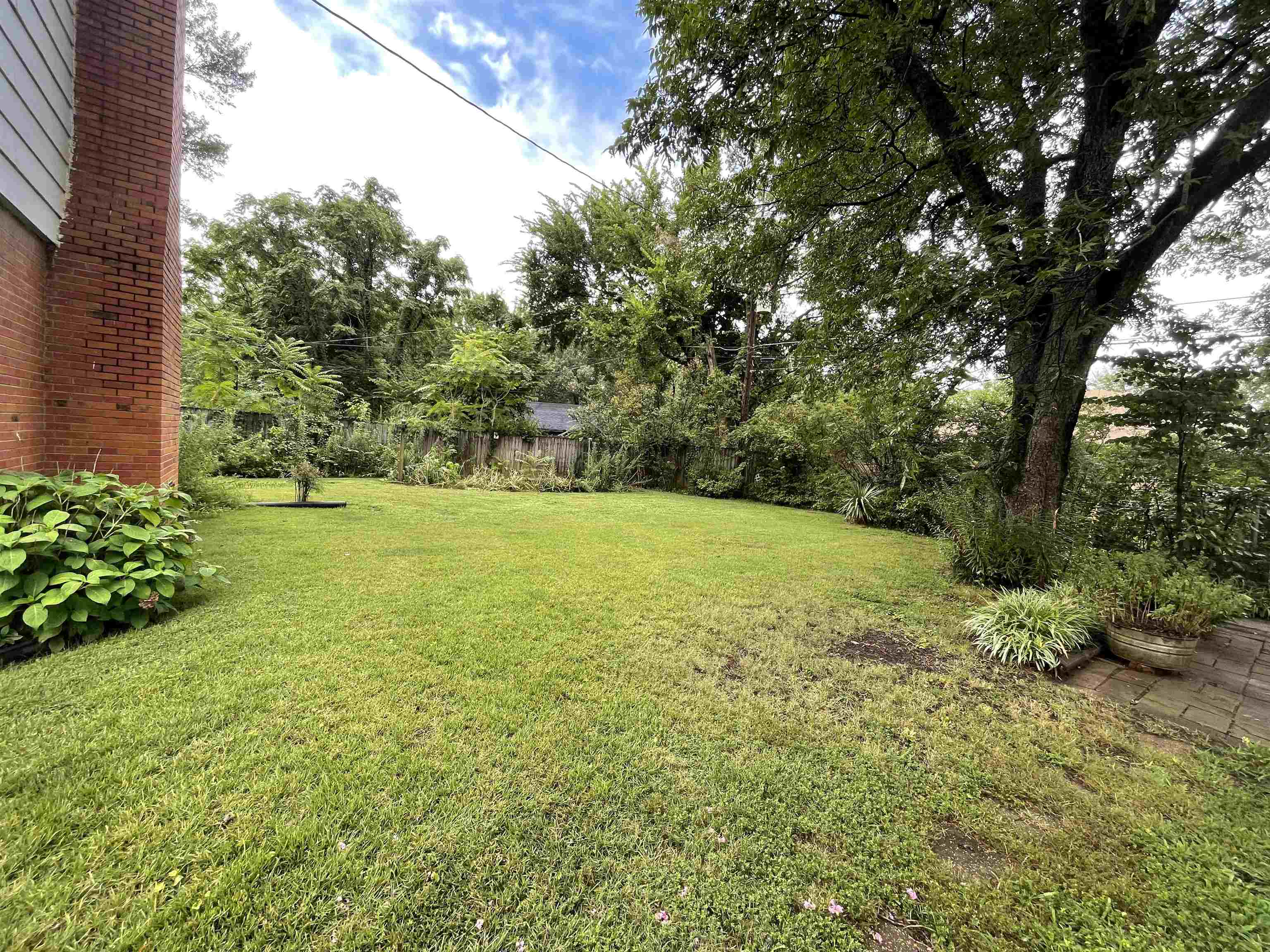 4857 Millbranch Road Memphis, TN 38116 - Photo 30 of 31 View of yard