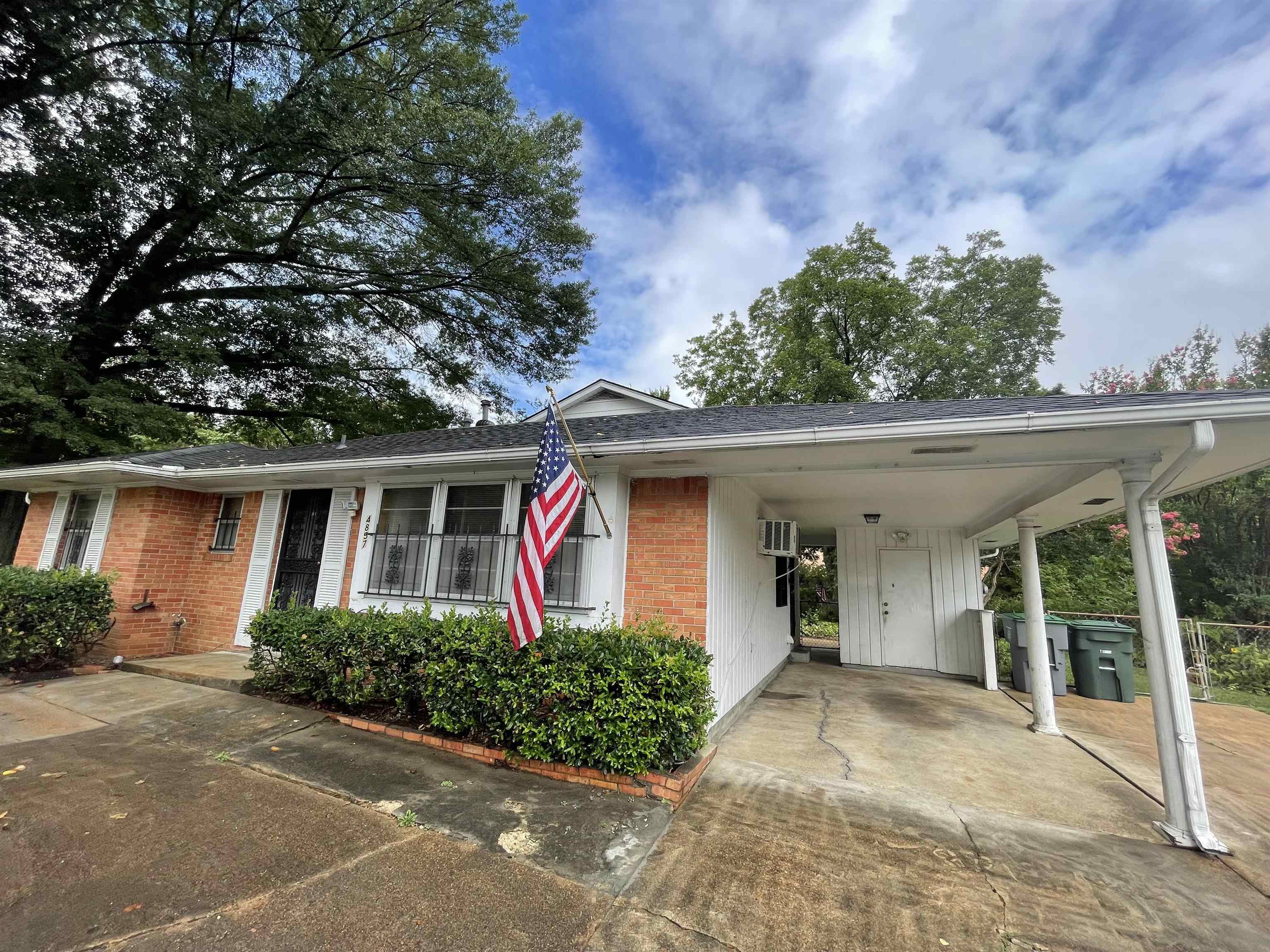 4857 Millbranch Road Memphis, TN 38116 - Photo 3 of 31 View of front facade with a carport