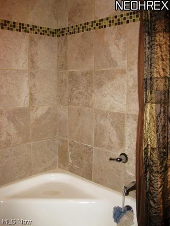 4238 Colony Road South Euclid, OH 44121 - Photo 14 of 24 Soaking Garden Tub