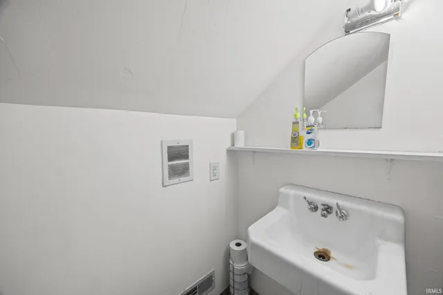 $250,000 | 201 Meadow Lane, Monticello, IN 47960