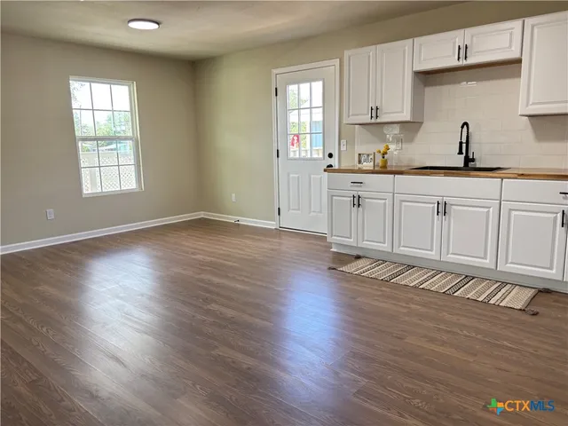 $199,900 | 702 East 5th Street, Nixon, TX 78140