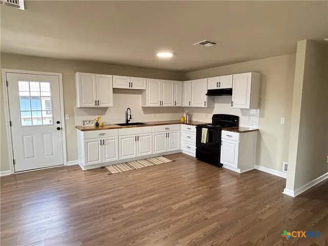 $199,900 | 702 East 5th Street, Nixon, TX 78140