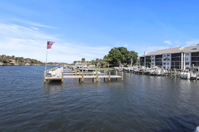 $899,900 | 915 Bay Colony Drive South, Juno Beach, FL 33408