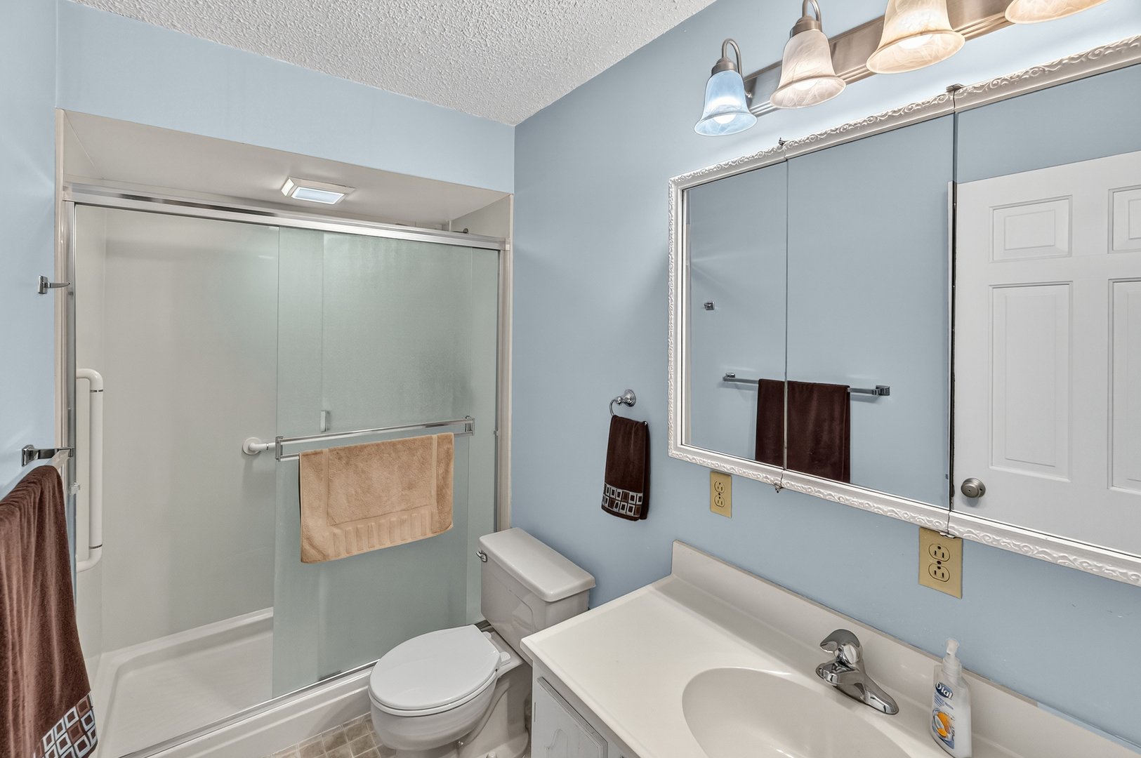 4454 North Prairie View Road Argenta, IL 62501 - Photo 20 of 45 a bathroom with a sink a toilet and shower